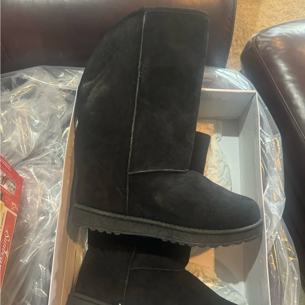 ZGR Ladies black boots size 10 brand new